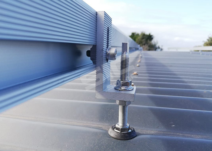 Perno de suspensión solar para techo de acero corrugado