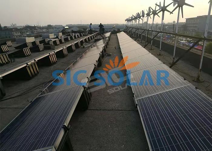 Proyecto de montaje de paneles solares HDPE en India