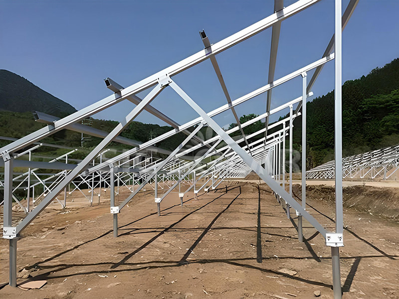 Sistema de soporte de tierra solar totalmente de aluminio de 200 kW en Hungría