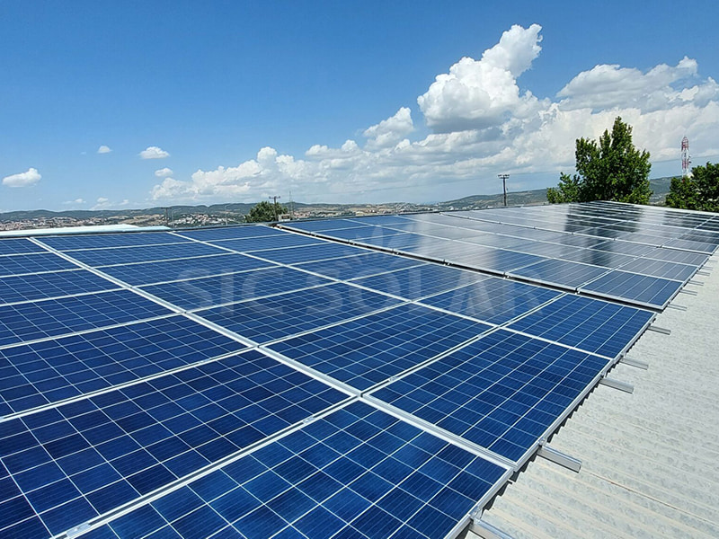 Montaje solar de techo industrial de chapa de hierro de 35 KW en Atenas
        