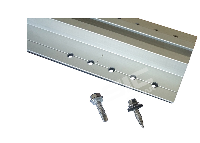 Self-tapping screw for roof