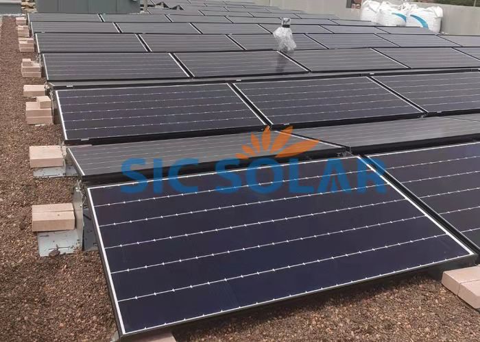 Sistema de estanterías de lastre para techos solares