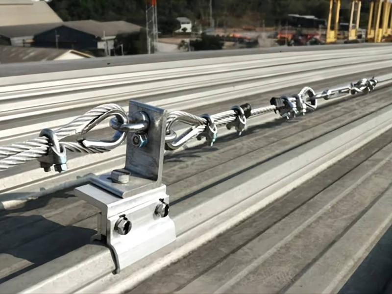 Montaje en techo fotovoltaico no penetrante