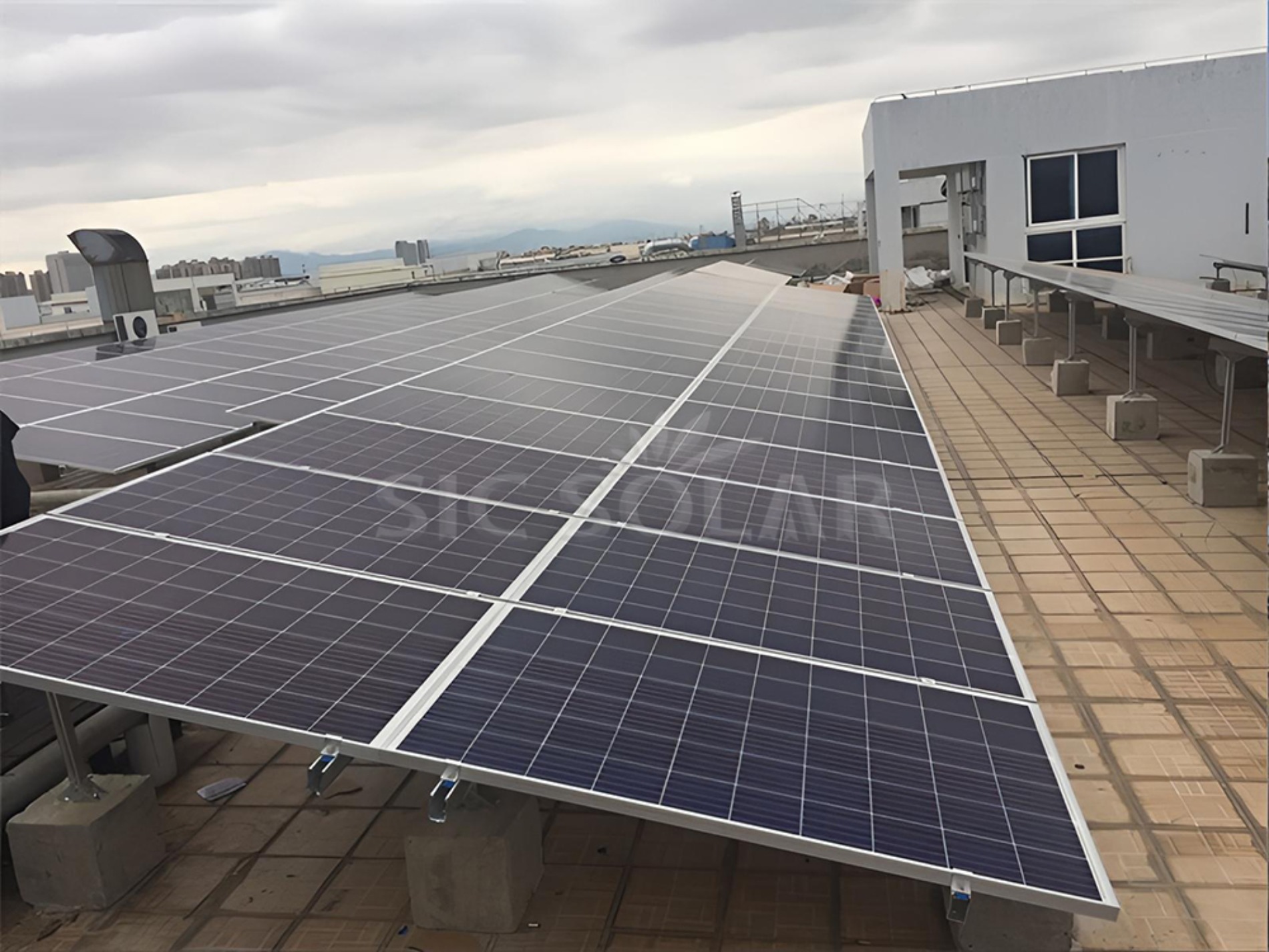 Solar flat roof power station