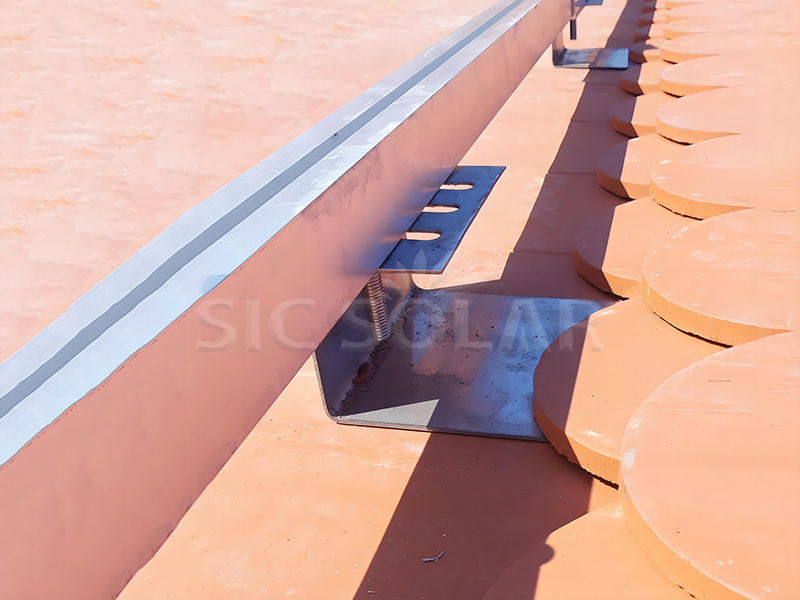 Gancho para techo de tejas lisas fotovoltaicas