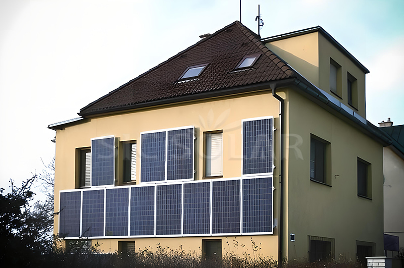 Montaje de paneles de pared solares
