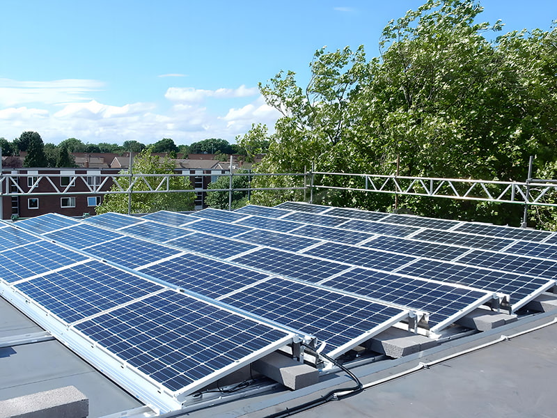 Sistema de montaje solar con balasto de techo plano