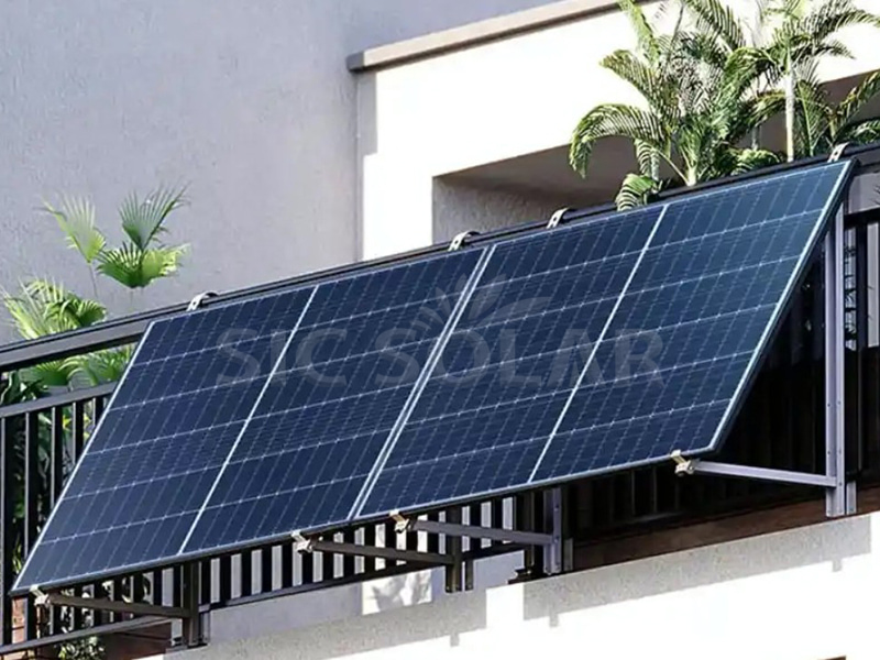 Sistema de paneles solares de 2 kW para instalación en balcones en Rumanía