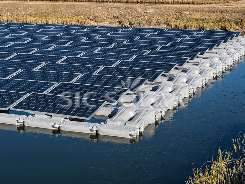 Panel solar flotante de 200 kW con montaje en agua en Singapur