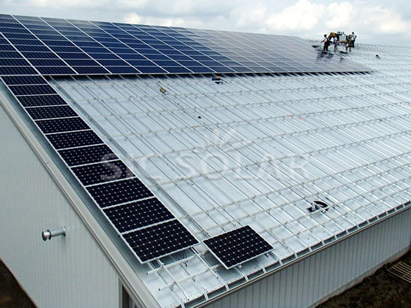 Sistema de paneles solares de 400 kW para techo en Canadá