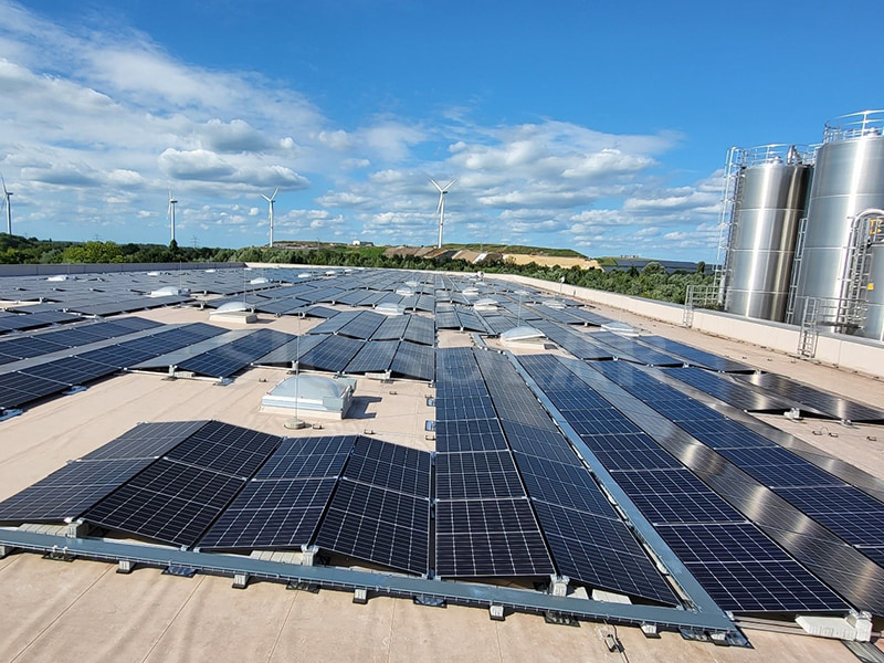 Sistema solar de montaje en techo de lastre de 300 kW en Alemania