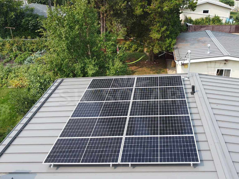 Montaje inclinable de techo de metal con panel solar de 5KW en Canadá