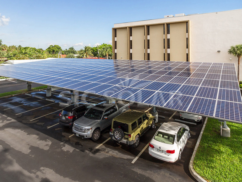Sistema de instalación de paneles solares en el suelo para cochera de 150 kW en India