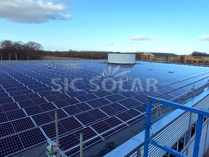 Soporte para sistema de montaje de paneles solares de 2 MW para techo plano en Canadá