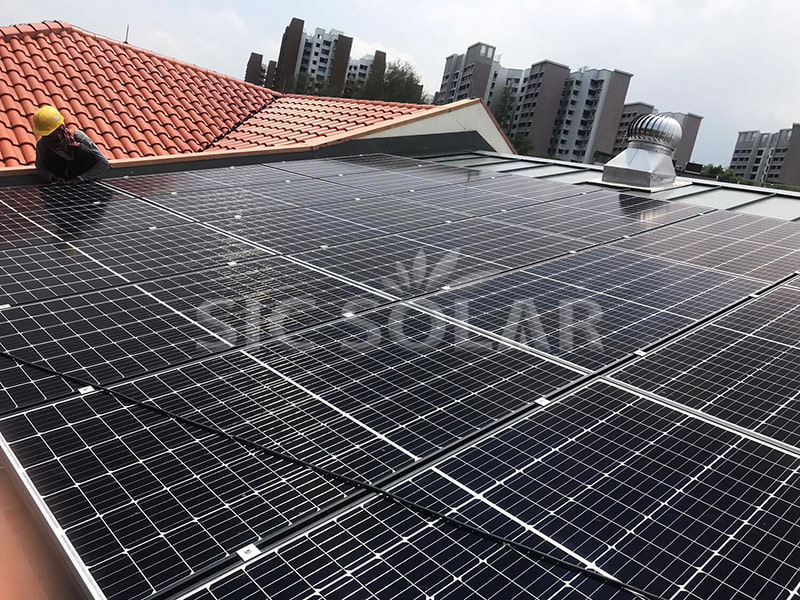 Soportes de montaje para techo de paneles solares de 100 kW en Singapur