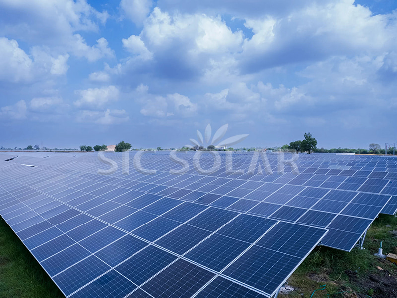 Sistemas de energía solar de 2 MW montados en tierra en la India