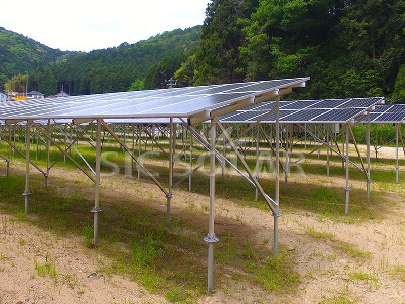 Soporte de montaje en tierra para paneles solares de 100 kW en Japón
