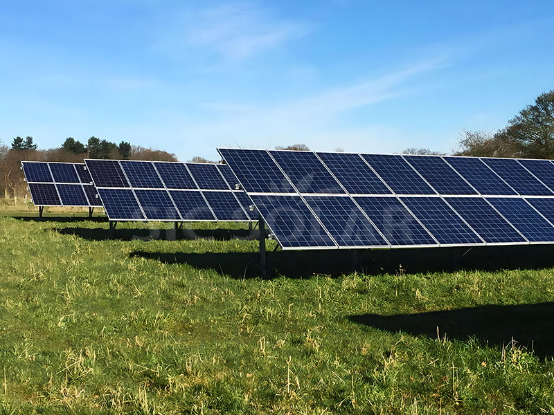 Proyecto solar de montaje en tierra de 2 MW en Hungría