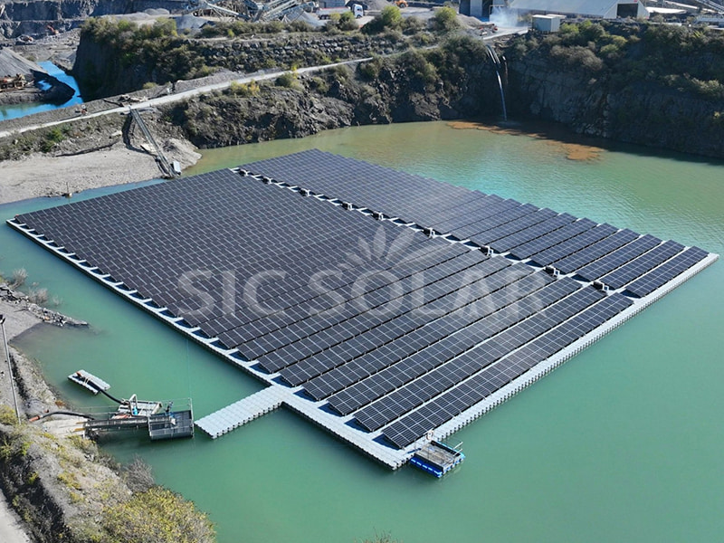Instalación de una estructura fotovoltaica flotante de panel solar de 200 kW en Gran Bretaña