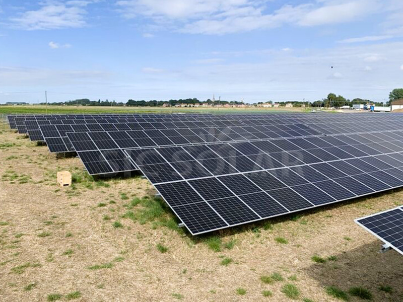 Sistema de soporte solar terrestre de acero al carbono de 1,5 MW en Gran Bretaña