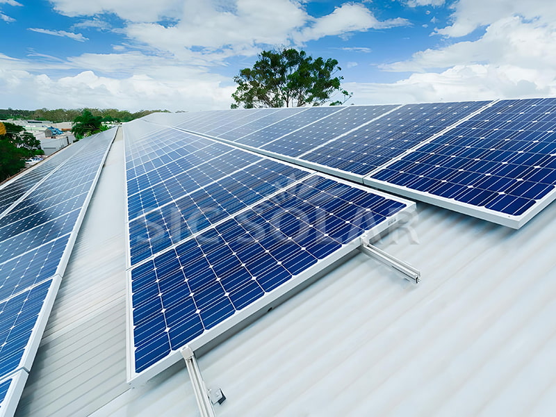 Soporte de techo de hierro solar con pies en L regulares de 50 kW en India