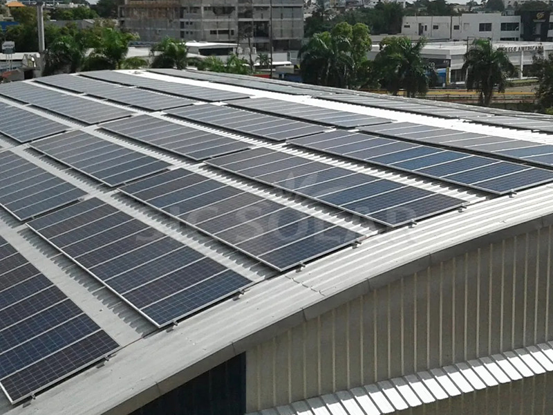 Sistema fotovoltaico de montaje en panel solar con techo de metal de 150 kW en Tailandia