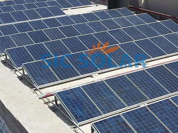 Sistema de montaje en techo solar triangular ajustable de 1,2 MW en Noida